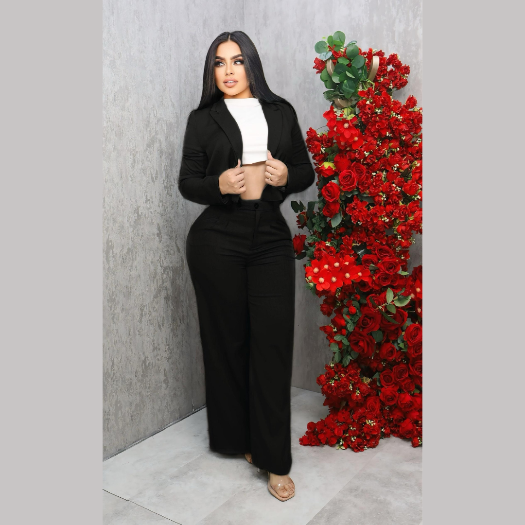 Conjunto de mujer elegante de dos piezas con blazer corto y pantalón ancho