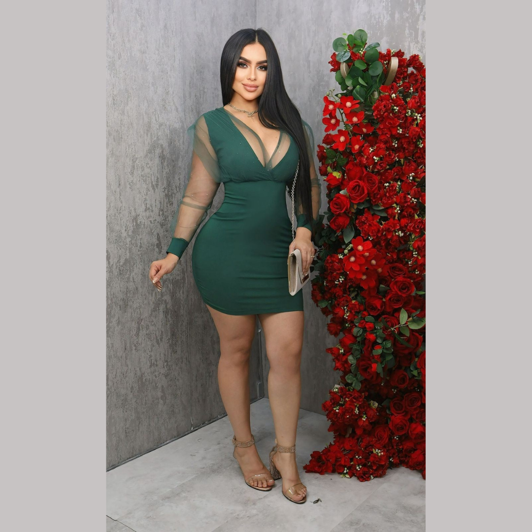 Vestido corto elegante para mujer con mangas transparentes y escote profundo