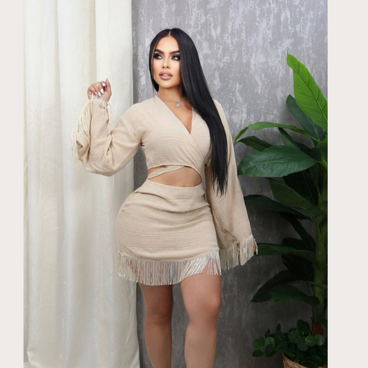Conjunto falda corta con flecos y blusa manga larga cruzada