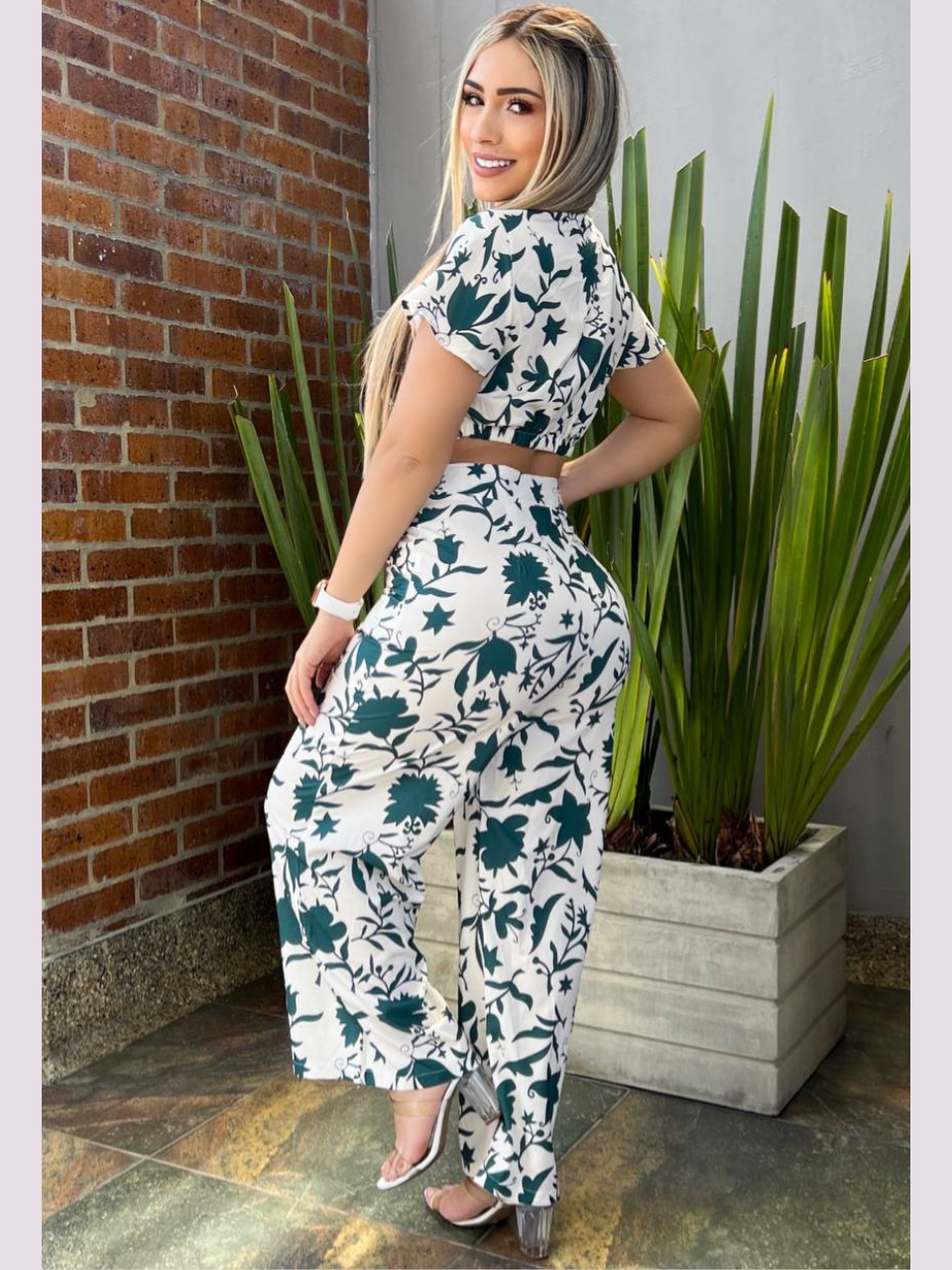 conjunto floral top manga corta pantalon palazo