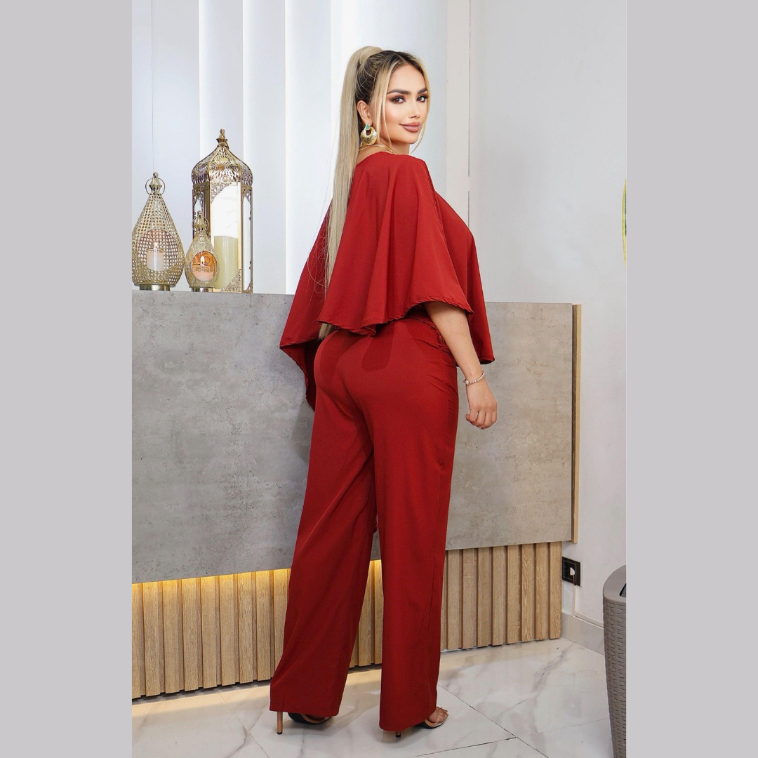 Conjunto elegante con blusa asimétrica y pantalón ancho