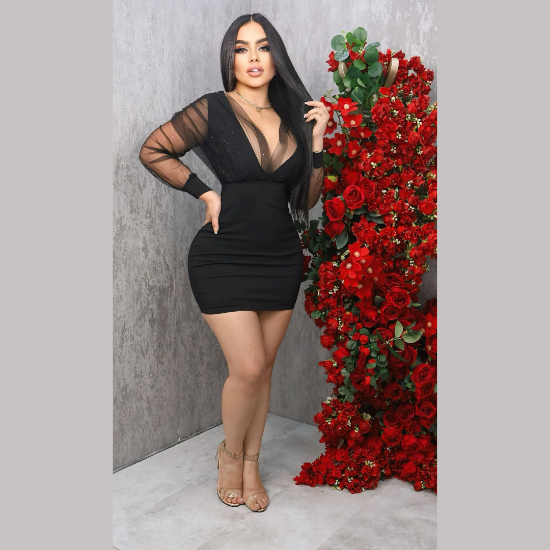 Vestido corto elegante para mujer con mangas transparentes y escote profundo
