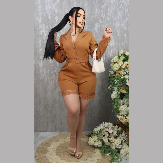 Enterizo corto tipo blazer con encaje y cinturón para mujer