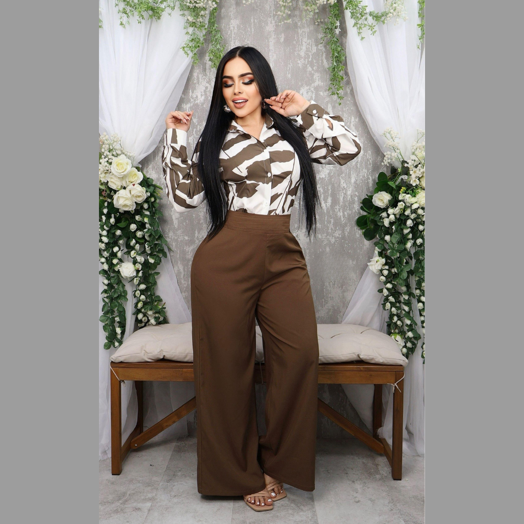 Conjunto formal elegante con camisa estampada y pantalón palazzo de tiro alto