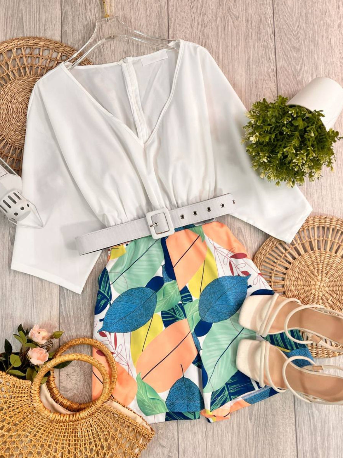Conjunto short blusa unicolor y short estampado