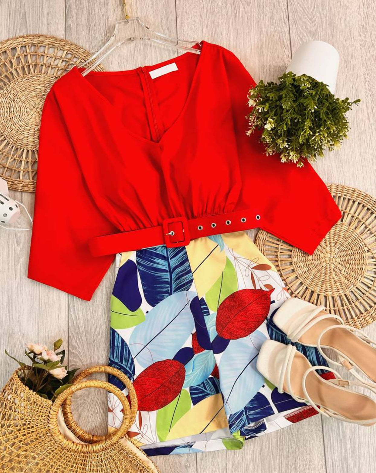 Conjunto short blusa unicolor y short estampado