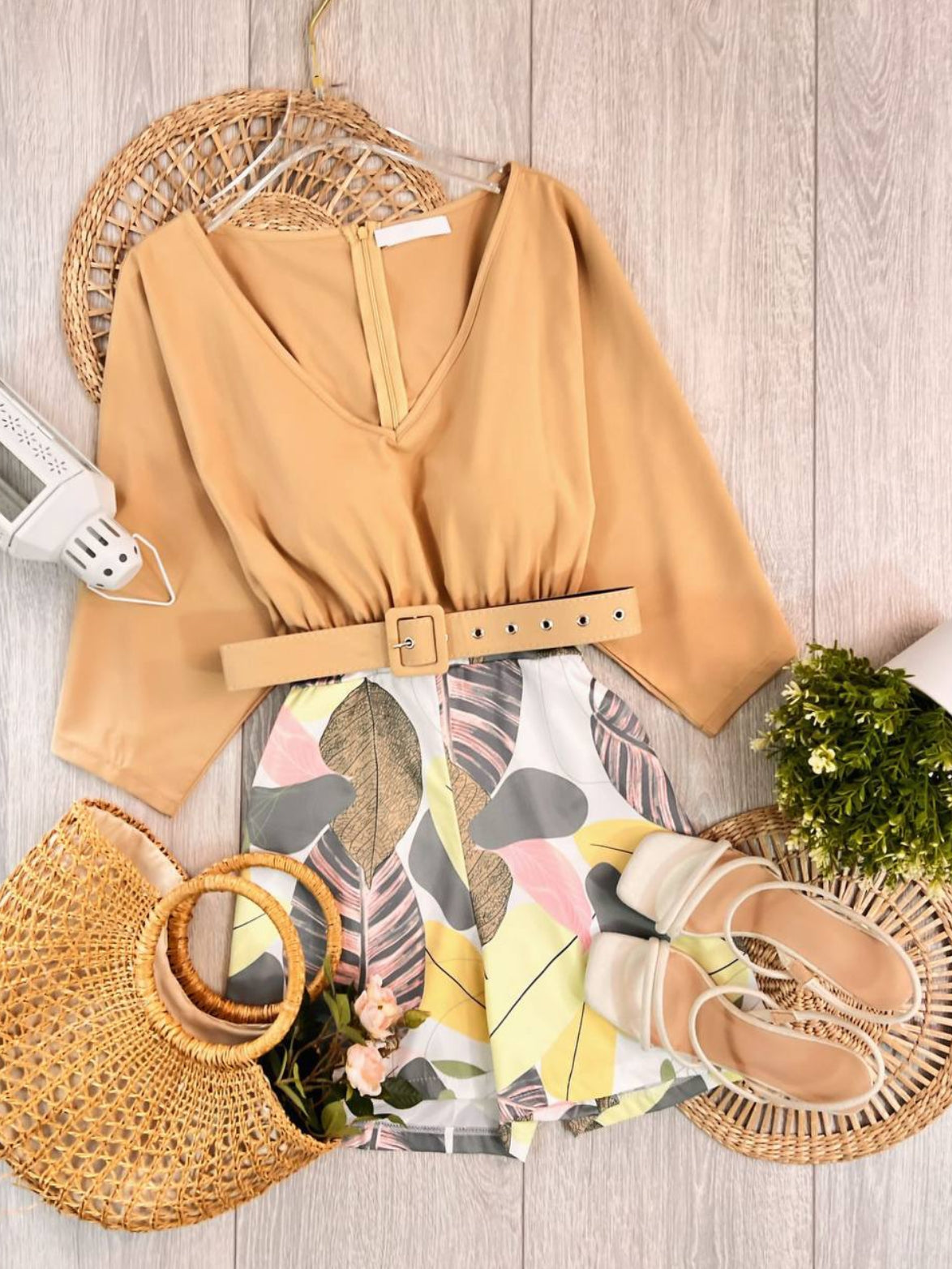 Conjunto short blusa unicolor y short estampado