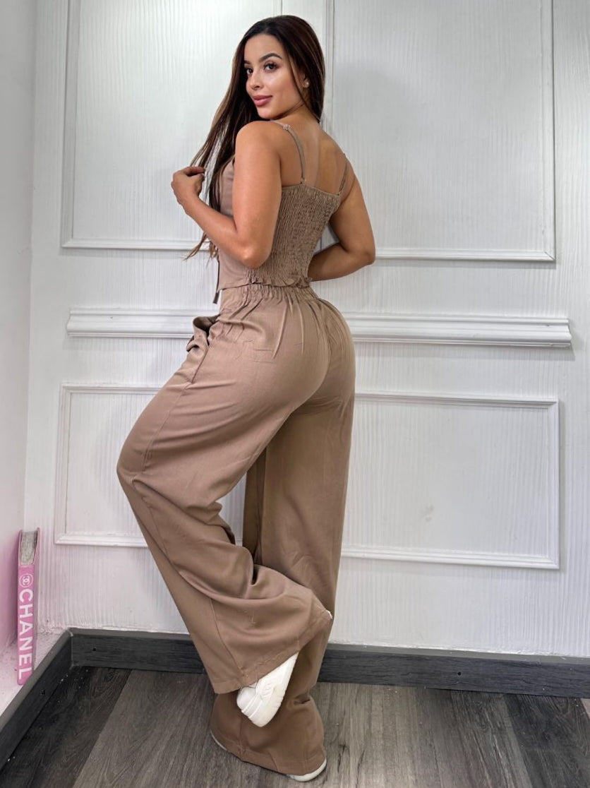 Conjunto unicolor detalles blusa