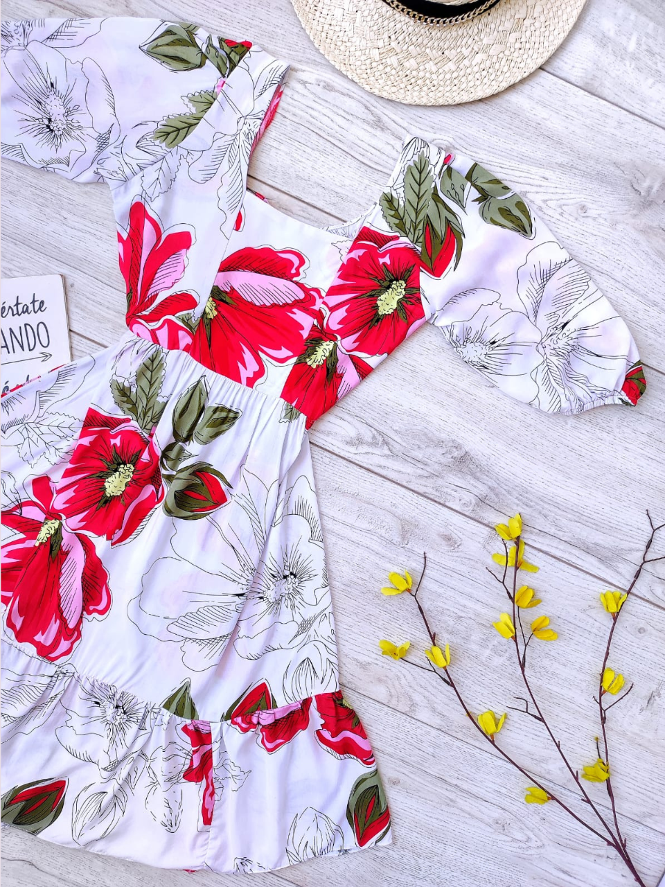 Vestido corto flores mangas