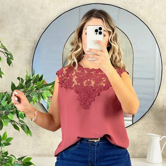 Blusa sin mangas con encaje floral en escote para mujer