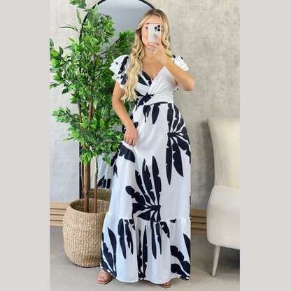 Vestido largo cruzado con estampado tropical y vuelo en el ruedo