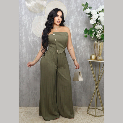 Jumpsuit strapless con botones decorativos y pantalón palazzo