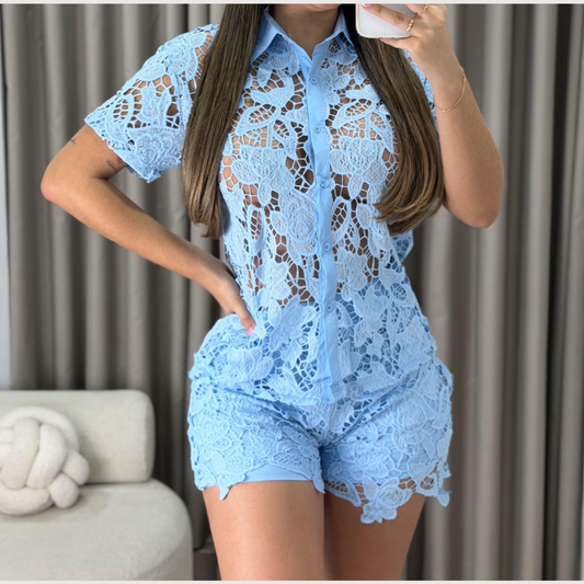 Conjunto de encaje con camisa de manga corta y short