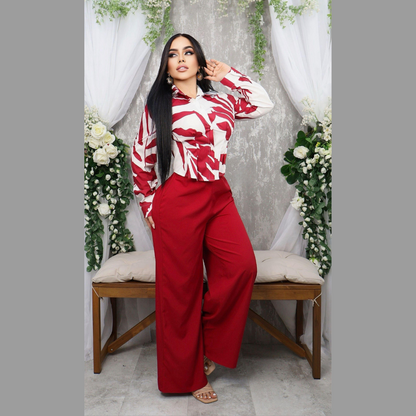 Conjunto formal elegante con camisa estampada y pantalón palazzo de tiro alto