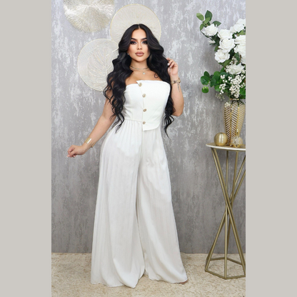 Jumpsuit strapless con botones decorativos y pantalón palazzo