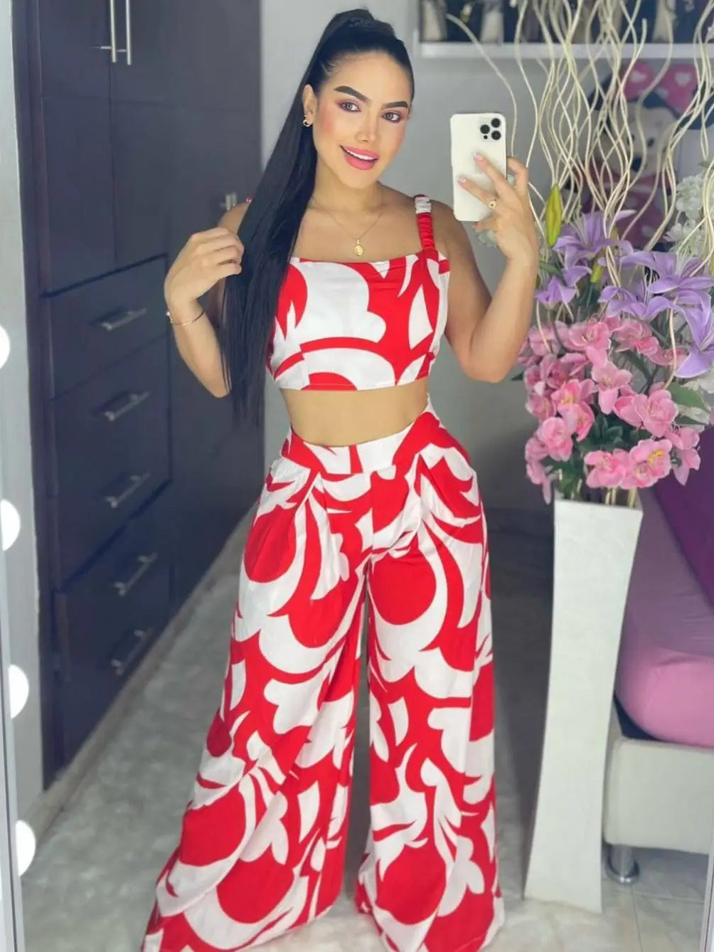 Conjunto pantalón tiro alto estampado crop top